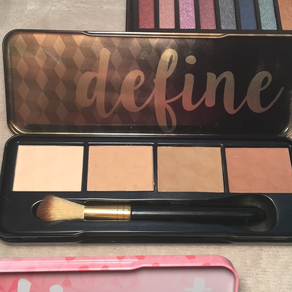 Makeup - Picture 3 of 4